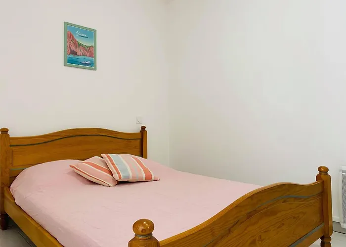Apartment 8 Les Carolines 2 *